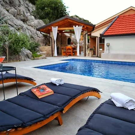 Vila Cliffside Vilic *