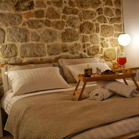 فيلة Cliffside Vilic