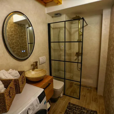 فيلة Cliffside Vilic *