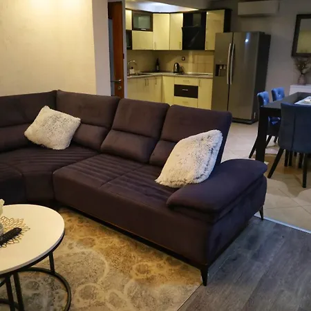 فيلة Cliffside Vilic