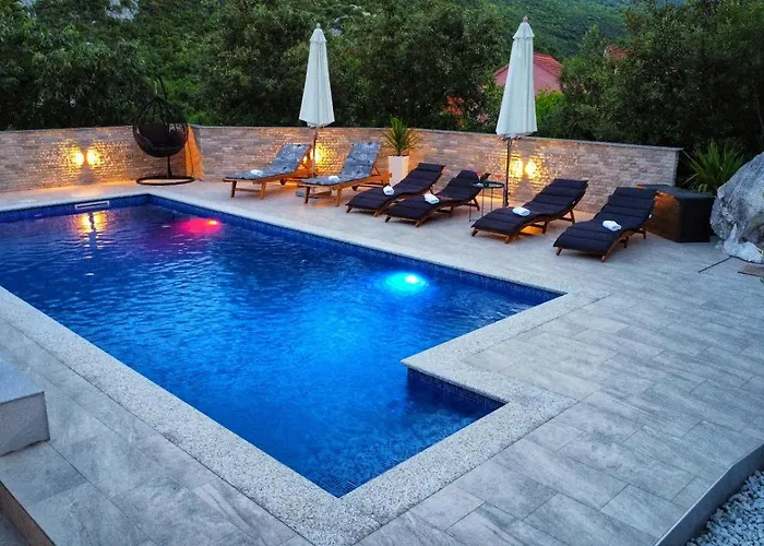 فيلة Cliffside Vilic *