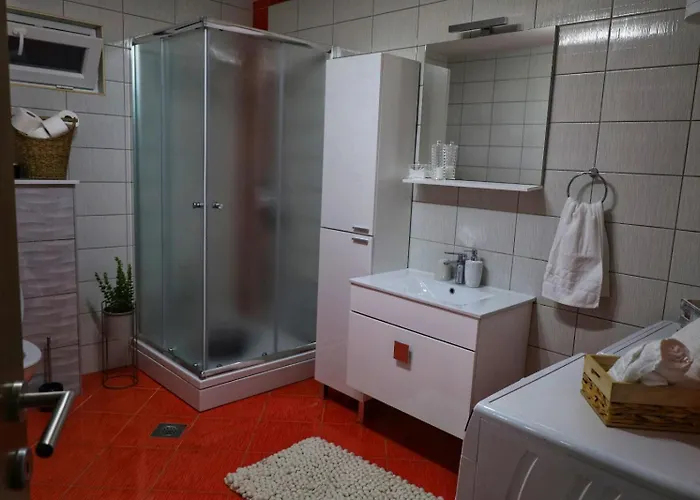 فيلة Cliffside Vilic