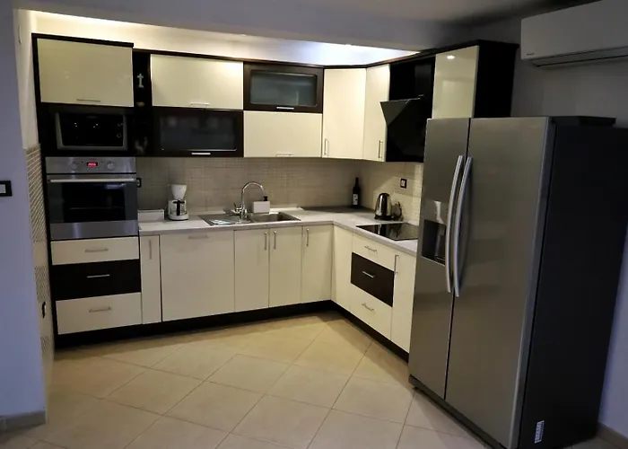 Cliffside Vilic Vila *